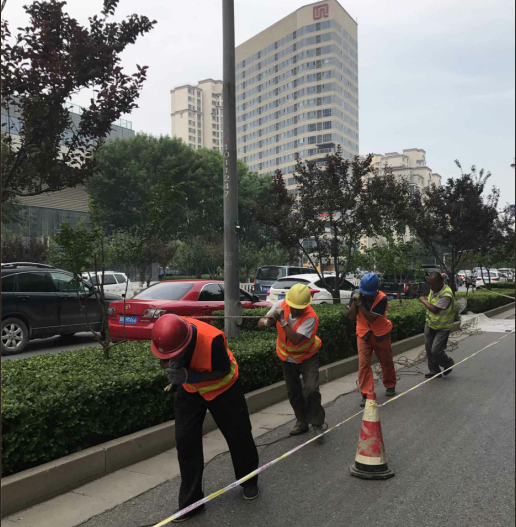 致敬！高溫工作者烈日下的堅(jiān)守