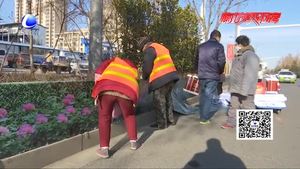 擋雪板上貼“壁紙”風(fēng)景更亮麗 提醒市民：公共設(shè)施還需人人愛護(hù)