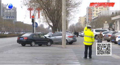 騎車闖燈不服管 辱罵交警被拘留