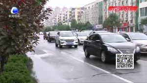 強降雨部分路段積水 交警積極應(yīng)對也提醒駕車安全