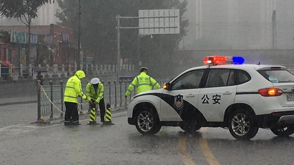 廊坊交警：雨再大也澆不滅他們的責(zé)任與擔(dān)當(dāng)！