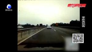 車主高速駕車遭遇車窗外拋物