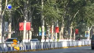 掛國旗 迎國慶 我市街頭洋溢“中國紅”