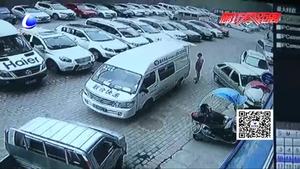 熊孩子樓頂扔磚頭 嚇壞小區(qū)居民