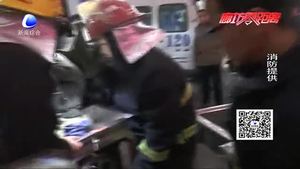 女子手卡絞肉機(jī) 消防成功解救