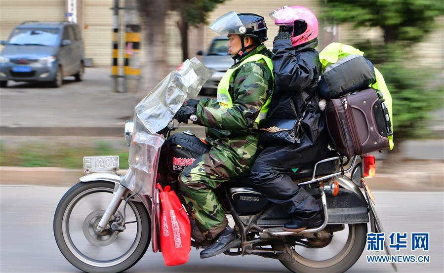 （新春走基層·關(guān)注春運）（1）向著家的方向騎行