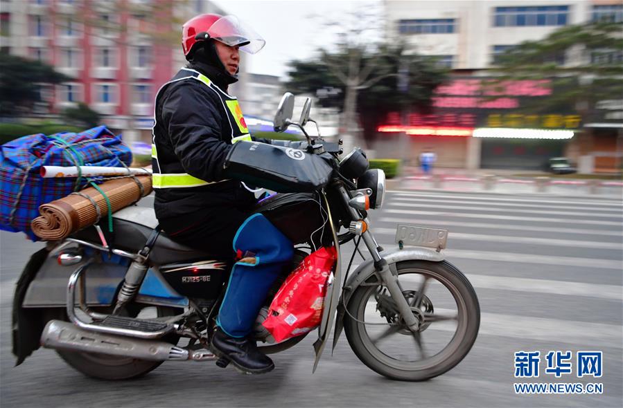 （新春走基層·關(guān)注春運）（5）向著家的方向騎行