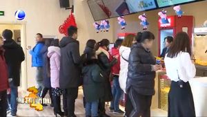 賀歲電影燃爆春節(jié) 市民休閑過(guò)大年