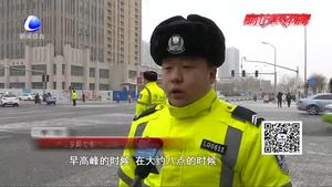 雪天交警齊出動 保駕護航不放松
