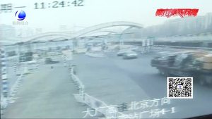 廊坊轄區(qū)高速現(xiàn)進(jìn)京津小高峰 高速交警提醒出行安全