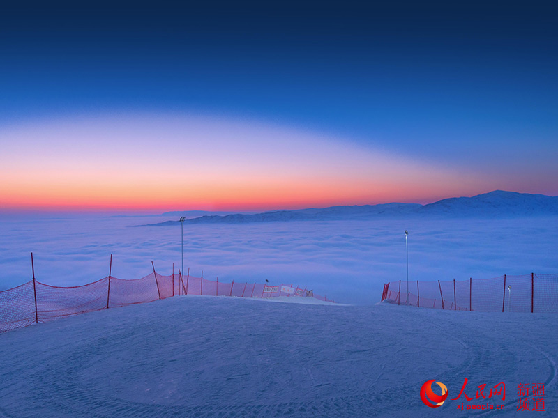 3月7日，新疆阿勒泰市出現(xiàn)云海奇觀。