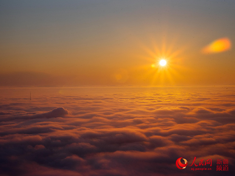 3月7日，新疆阿勒泰市出現(xiàn)云海奇觀。