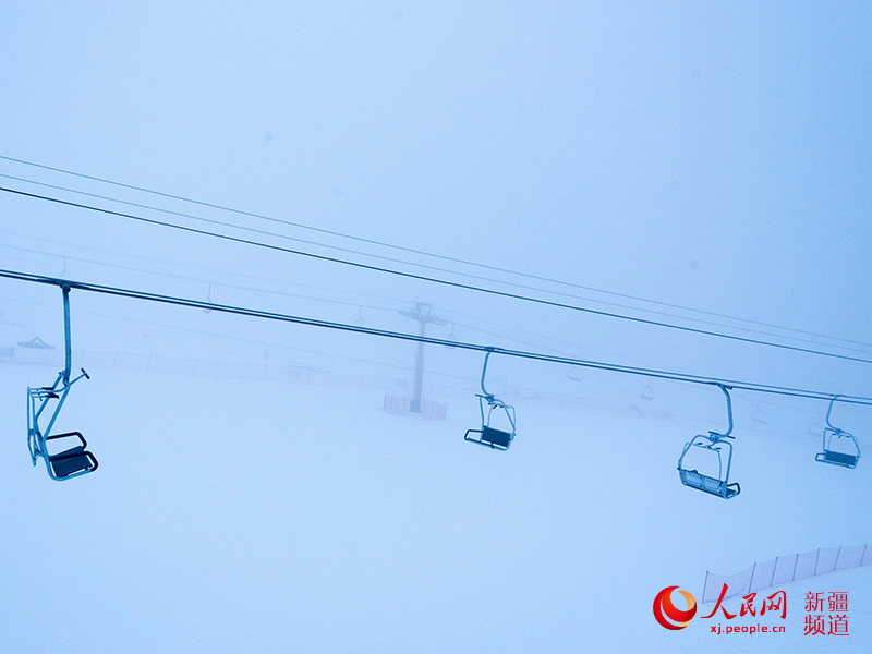 3月7日，新疆阿勒泰市出現(xiàn)云海奇觀。