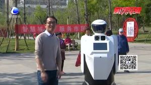 智慧園林推廣普及活動日 機器人小安與市民親密互動