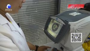 女子酒駕被查 當街演“鬧劇”