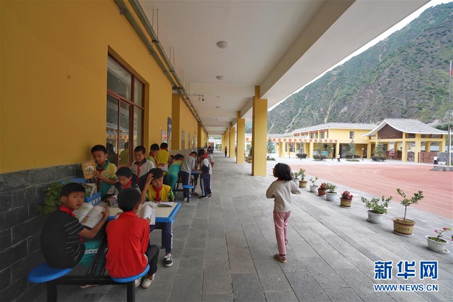 （直過民族脫貧攻堅·圖文互動）（8）下山！傈僳群眾開啟新生活