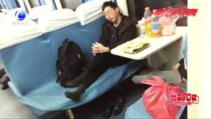 零距離·調(diào)查：旅行中的不文明行為 火車上大吵大鬧最常見(jiàn)