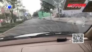 突發(fā)疾病交警開(kāi)道 及時(shí)救治市民答謝