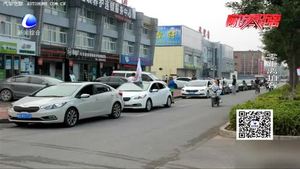 小區(qū)門(mén)口亂停車(chē) 影響市容和出行環(huán)境