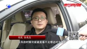 愛(ài)民西道綠化帶過(guò)高 行人盼修剪