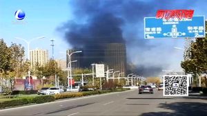 建設南路一修車行倉庫起火