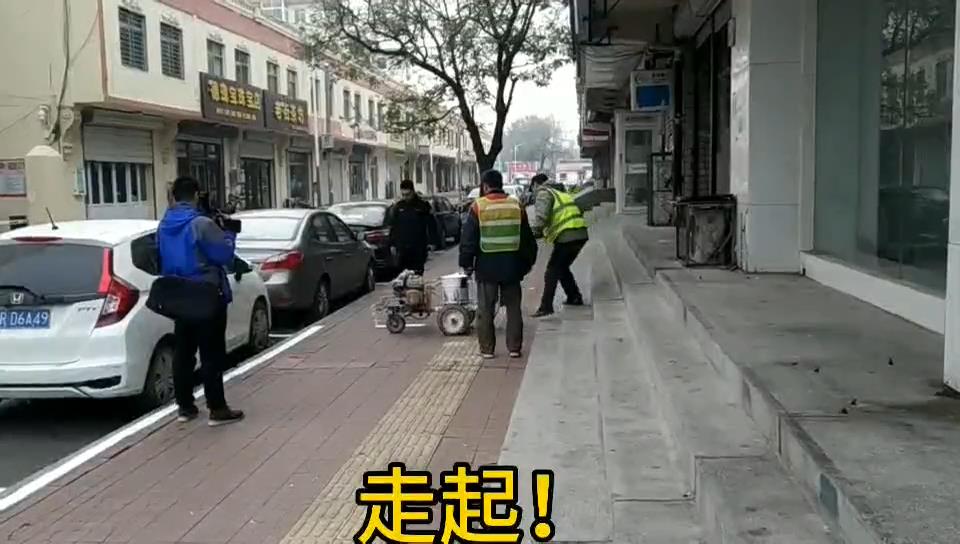 《廊坊零距離》傳送 市區(qū)新增一處非機(jī)動車停車位