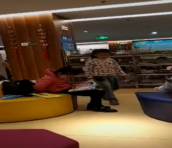 熱鬧的圖書(shū)館