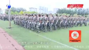 軍訓(xùn)匯演展風(fēng)采 颯爽英姿致青春