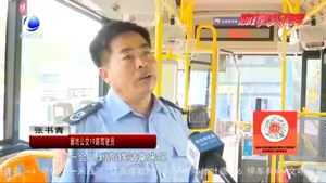 乘客大意丟背包 公交司機(jī)妥善保管并歸還