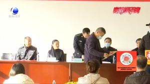 【解民憂 惠民生】我市開發(fā)區(qū)為5家幼兒園12輛車發(fā)放校車標牌