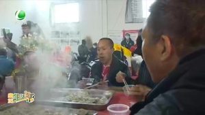 吃餃子看大戲 歡歡樂樂過新年