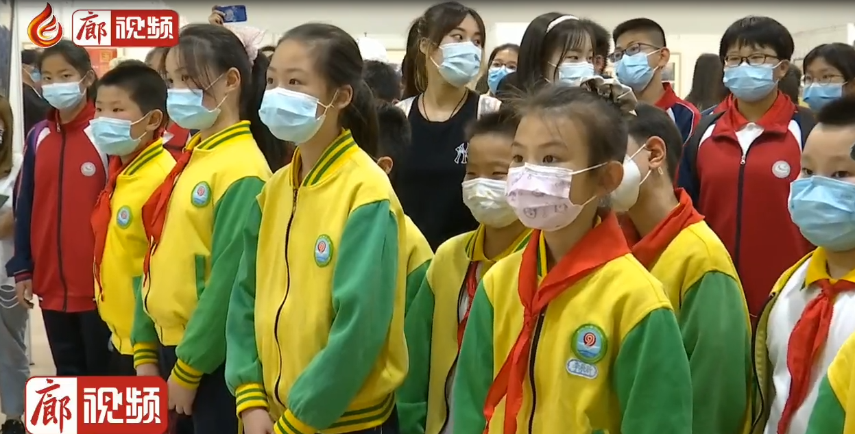 廊視頻丨我市中小學(xué)生參觀黨史學(xué)習(xí)教育電影海報展