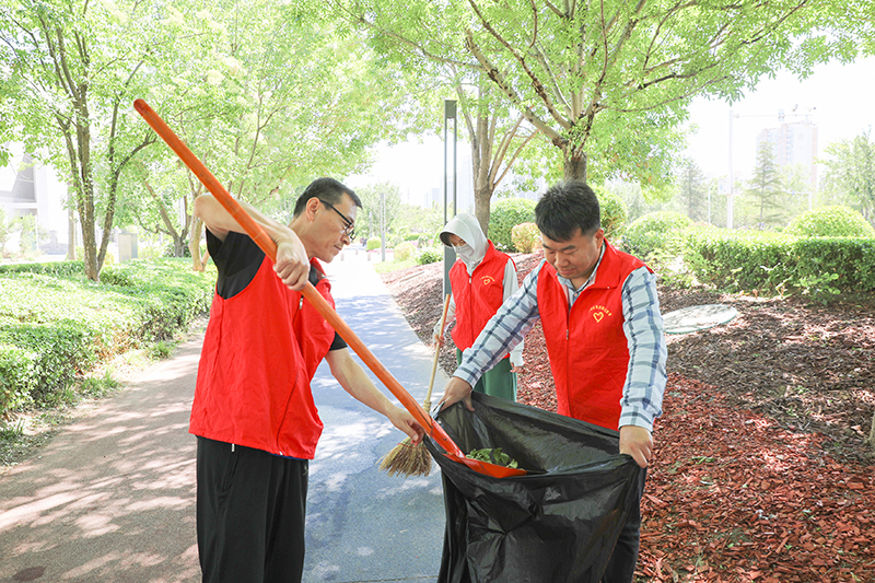 圖為廣陽區(qū)黨員干部開展志愿服務(wù).jpg